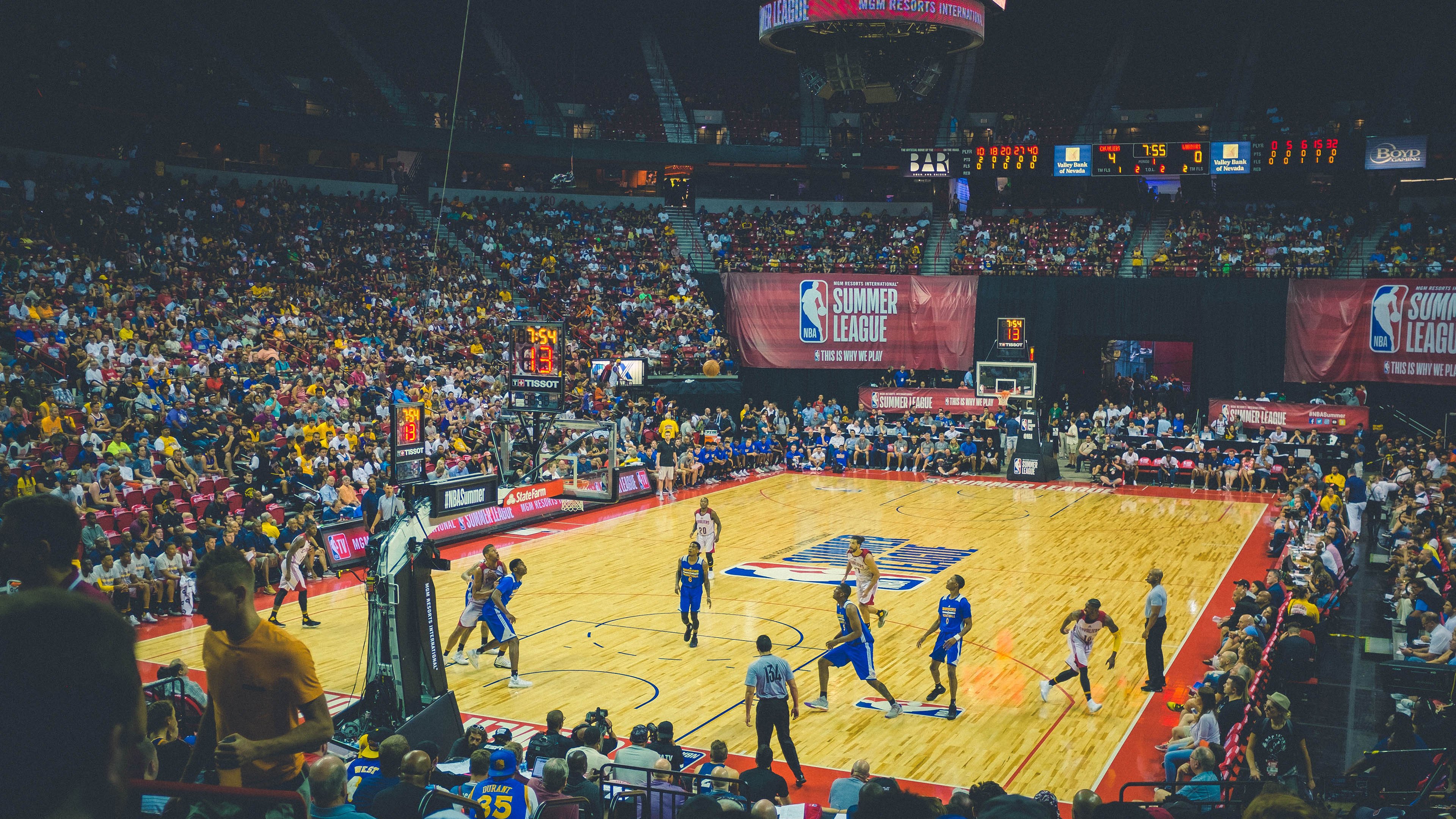 《电竞行业人才需求激增:从培训到职业路径全解析》,电竞人才的发展前景